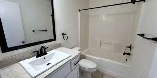 Beautiful Remodeled 3 bed, 2 bath home in convenient El Mirage neighborhood! Gallery 14