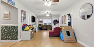 202 N Jackson Street Gallery 19