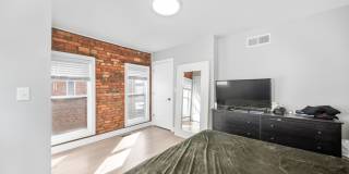 EAST FRANKLINTON ARTIST DISTRICT!  SUNNY NEWLY RENOVATED HOME on DOUBLE LOT Gallery 17