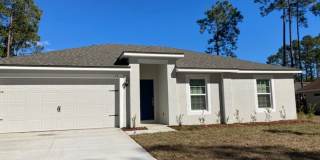 Like New 3/2/2 house with a screened in porch. Gallery 1