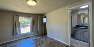 Huge 4 bedroom -A stones throw to PLU! Gallery 11