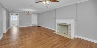 Newly Updated 2BD 1BA Duplex Home - Available Now! Newly Updated 2BD 1BA Duplex Home - Available Now! Gallery 4