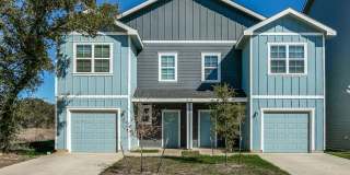 3-BEDROOM TOWNHOME-STYLE DUPLEX Gallery 1