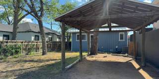 Fully Restored 2BR Classic Near Downtown Dignowity Hill Gallery 21