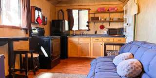 FURNISHED COUNTRY COTTAGE IN BROWNSVILLE Gallery 1