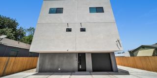 11522 Emelita Street Gallery 34