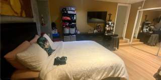 206 E Raymond Gallery 7