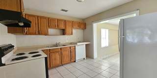 ADORABLE 3 Bedroom, 1 Bath  Block House with a fenced yard in Lakeland *Available Now* Gallery 9