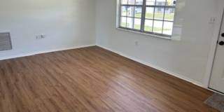 Well maintained 2/1 in a quiet neighborhood Gallery 11