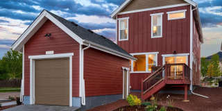 Furnished 3 Bed/Office Luxury Model Home on Westside Gallery 3