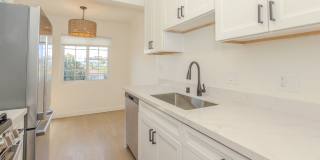 Stylishly Remodeled 1-Bed/1-Bath Gem in Crown Point / Pacific Beach. Only $1500 DEPOSIT! Gallery 8
