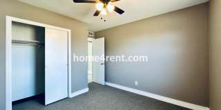 Two Bedroom Ranch Style Duplex Home in Grandview - Featuring Plenty of Natural Light, Fenced Yard, Faux Wood Floors with Refrigerator/Washer/Dryer Included! Gallery 15