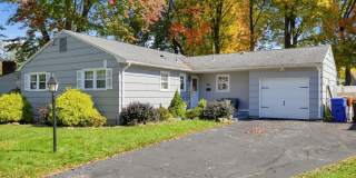 Charming 3BR House in Newington Gallery 1