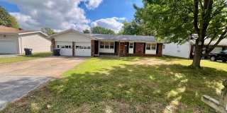 3 bedroom 1.5 bathroom with updated kitchen located in E Side of Springfield 3 bedroom 1.5 bathroom with updated kitchen located in E Side of Springfield Gallery 1