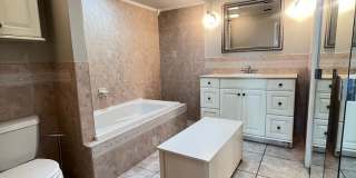 Beautifully Renovated 2 Bedroom, 2.5 Bathroom Townhome with Oversized Two-Car Garage in Tampa, FL Gallery 21
