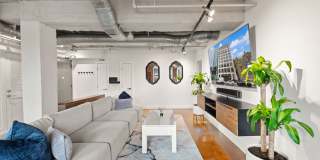 Fully Furnished Designer Loft with Parking & Monument Views! Gallery 10