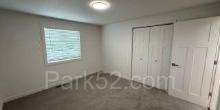 Newly Remodeled 3 Bedroom Duplex Gallery 16