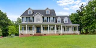 Charming 4 Bed, 3.5 Bath Modern Farmhouse on Expansive Land – Prime Location! Gallery 1