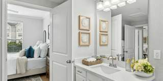 The Henry at Woodland Hills Gallery 5