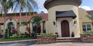 Large one bedroom condominium Gallery 11