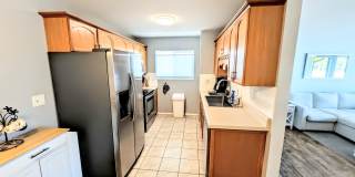 Annual furnished/Seasonal/short term 2 bedroom 1 1/2 bath top floor, renovated condo near Siesta Key! Gallery 10