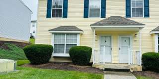 4 Bedroom 2.5 Bath Townhouse Gallery 1