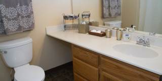 Beautiful and Quiet Upstairs 2 Bedroom 2 Bath Apartment with Wonderful Views Gallery 4