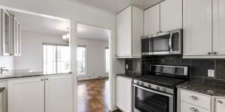 Stunning, Pet Friendly Edwardian 2BR Remodel in Prime location Gallery 12