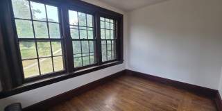 2 Bedroom, 1 Bathroom in Historical Woodland Avenue building! Gallery 5