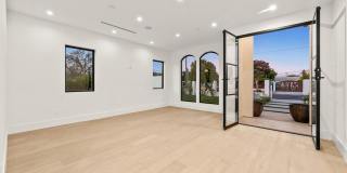 8065 Lloyd Avenue Gallery 1