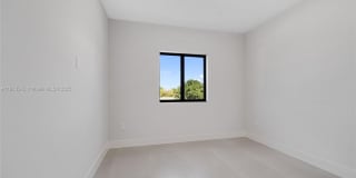 4313 E 8th Ct Gallery 16