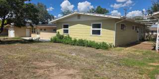 3 Bed / 1 Bath Gem with Fenced Yard & Carport! Gallery 1