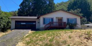 ~Centrally Located 3 Bedroom Home~ Gallery 1