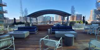 Modern Corner Unit 1BR Condo in Midtown with Skyline Views Gallery 17