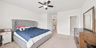 44730 TIVERTON Square Gallery 16
