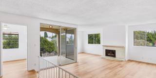 HUGE TOP FLOOR 2 BED 2 BATH IN PRIME SANTA MONICA! -FIREPLACE, BALCONY & GARAGE PARKING SPACE Gallery 1