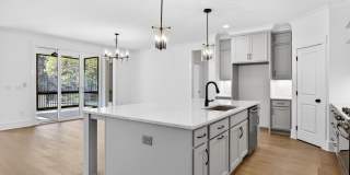 1625 N Main Street Gallery 16