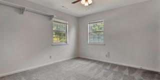 Fabulous 5 bedroom home walking distance to UofA! Gallery 22