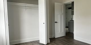 5325 N Damen Avenue Gallery 9