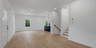 Spacious 5-Bedroom with Fenced Yard & Modern Amenities Gallery 6