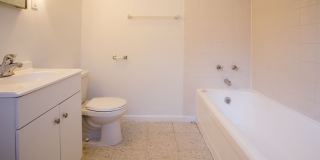 5325 S. Hyde Park Boulevard Gallery 6