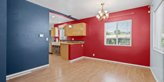 Kennydale Rambler with parking- Close to Lake Washington Gallery 8