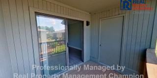 Beautiful Upper-Level Condo with Convenient Mid-Town Location Gallery 8
