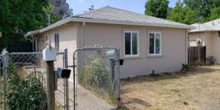 2 Bedroom, 1 Bathroom Roseville Cottage for Lease. Gallery 1
