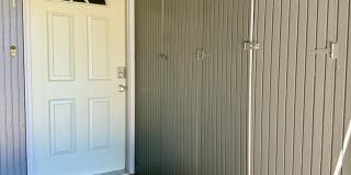 3 Bed, 2 Bath Townhome with Vaulted Ceilings & Private Balcony Gallery 1