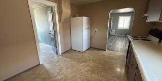 3 bedroom house close to shopping. Gallery 4