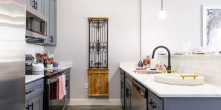 The Residence at 1555 Elm Gallery 26