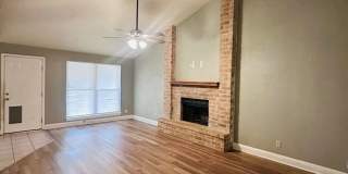 Beautiful Southside 3BR Home | Vaulted Ceilings | Fireplace | Refrigerator Included | Covered Patio Gallery 7