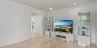 Paradise Beach Estate: Beachfront 6BR w/ Pool, Guest Suite & Pickleball Gallery 19