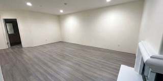 555 S Barrington Ave Gallery 10